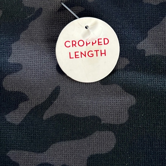 Spanx Women’s Black Camo Cropped Leggings - Picture 3 of 7